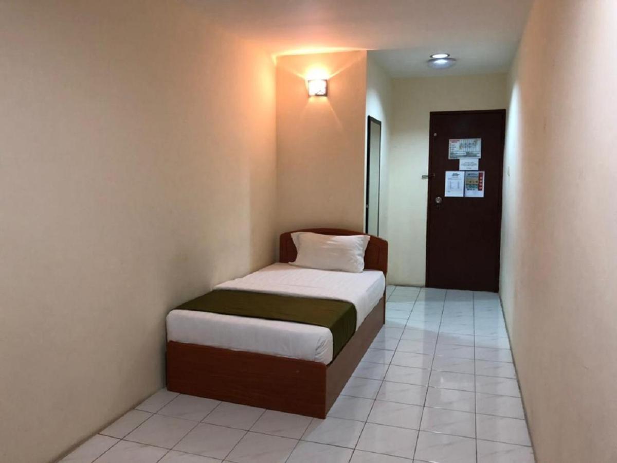 Hotel Sarina Mukah Bagian luar foto